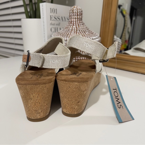 nwt TOMS women’s Claudine cork wedge white sandals heels vacation 9 - Picture 4 of 8